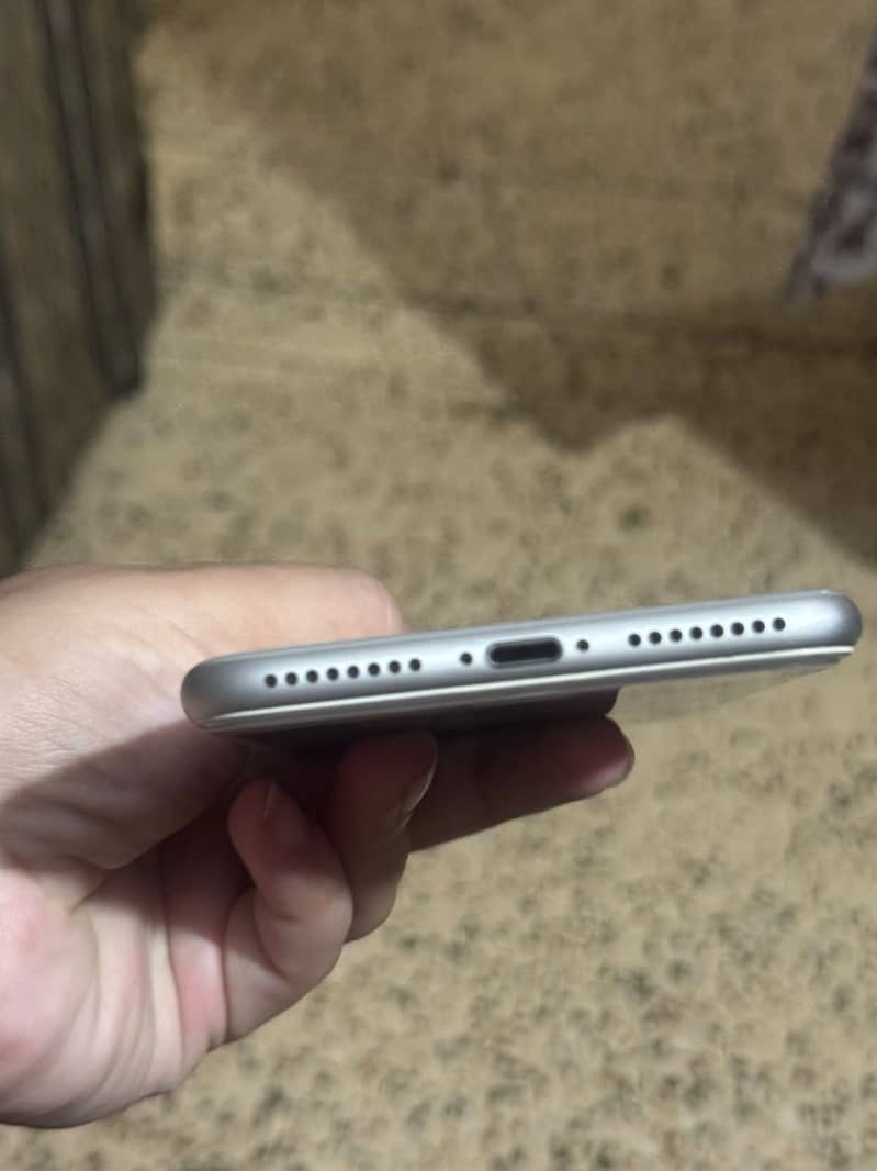 Apple iPhone 8 Plus 5