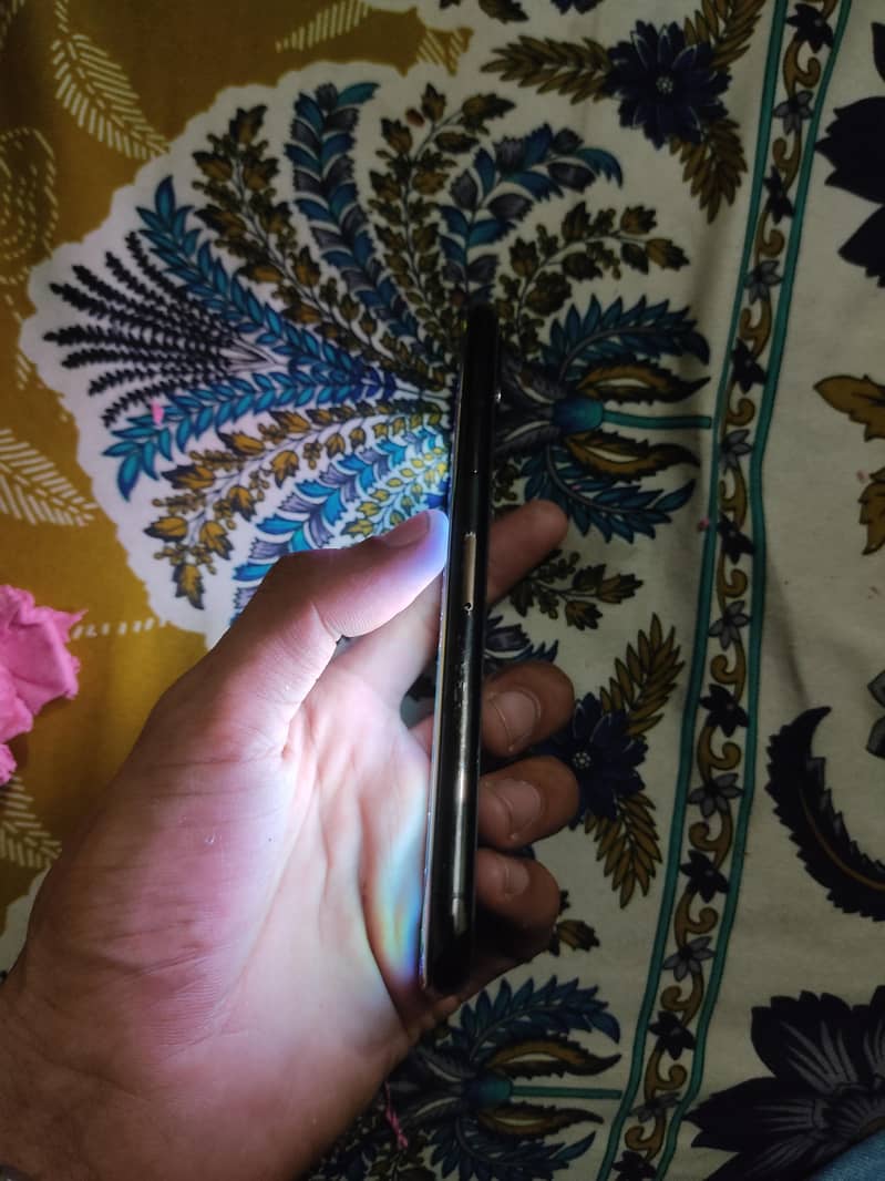Apple iPhone X 4