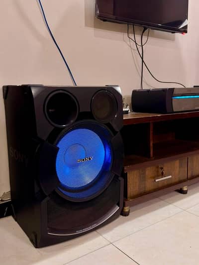 Sony Shake X7D with Room Shaking Bass in Excellant condition