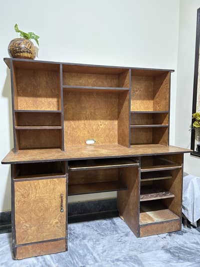 TABLE FOR SALE DESIGNED FOR DECORATION AND GAMING
