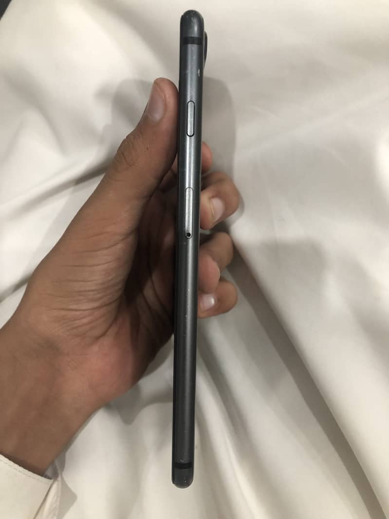 Apple iPhone 8 Plus 1