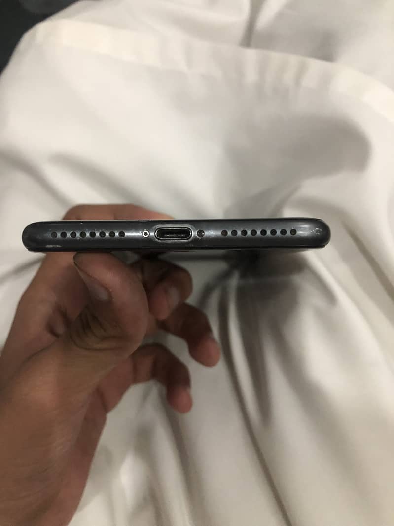 Apple iPhone 8 Plus 3