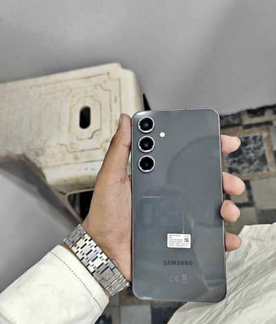 Samsung Mobile S24 fE