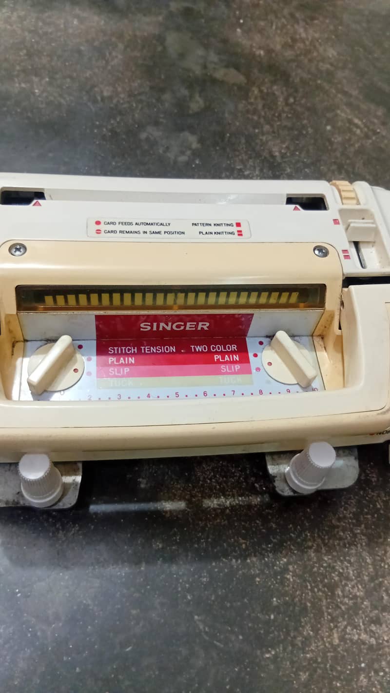 SINGER.  KNITTING. MACHINE 13