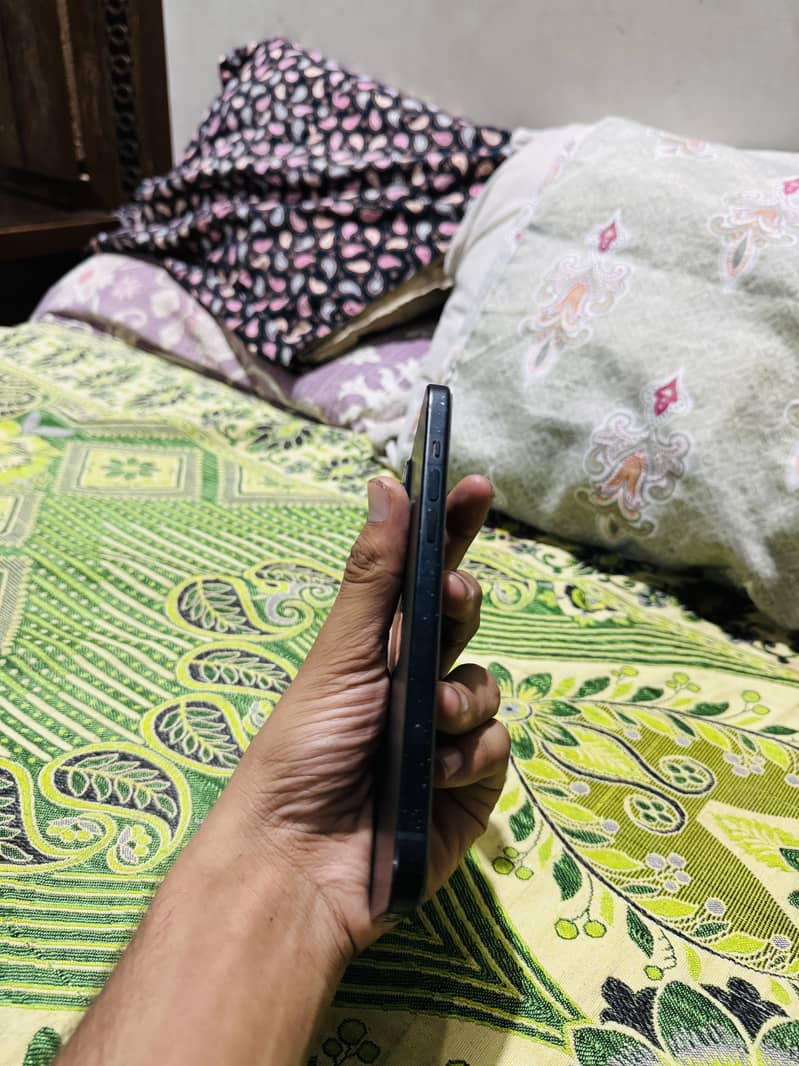 Apple iPhone 15 plus 2