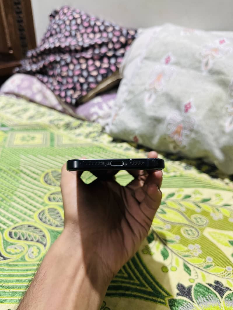 Apple iPhone 15 plus 3