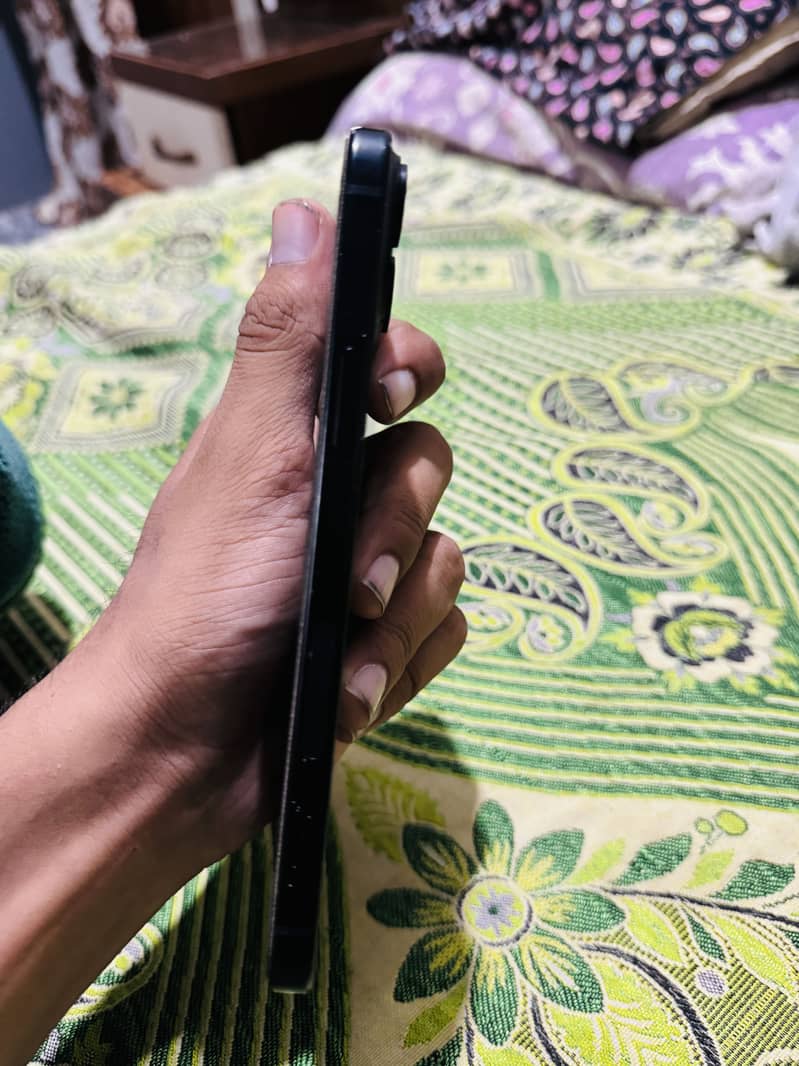 Apple iPhone 15 plus 5
