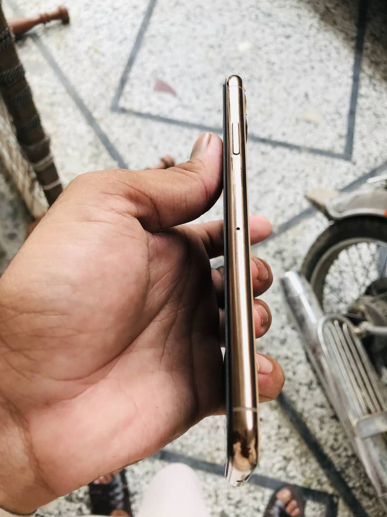 Apple iPhone 11 Pro Max 0