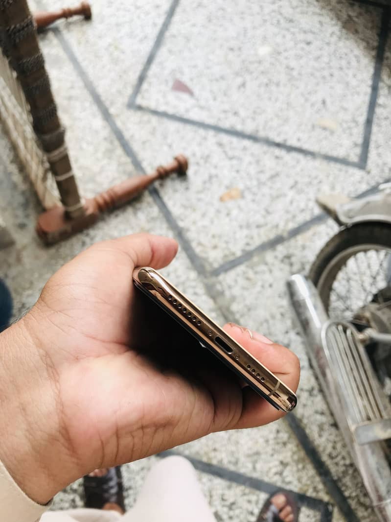 Apple iPhone 11 Pro Max 2