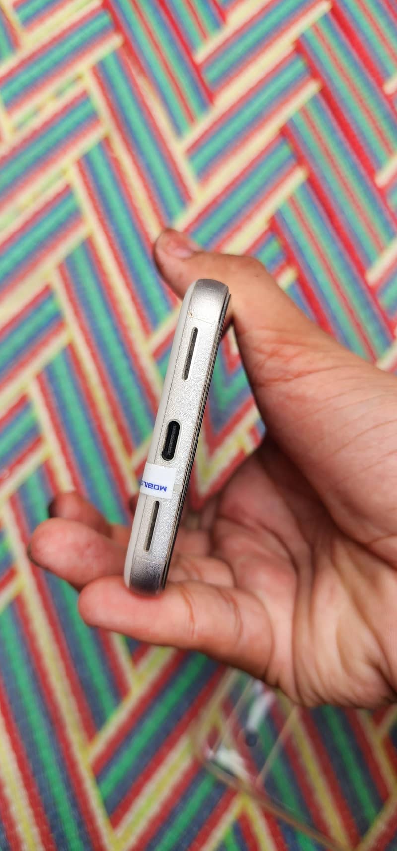 Google Pixel 8a water pack 2