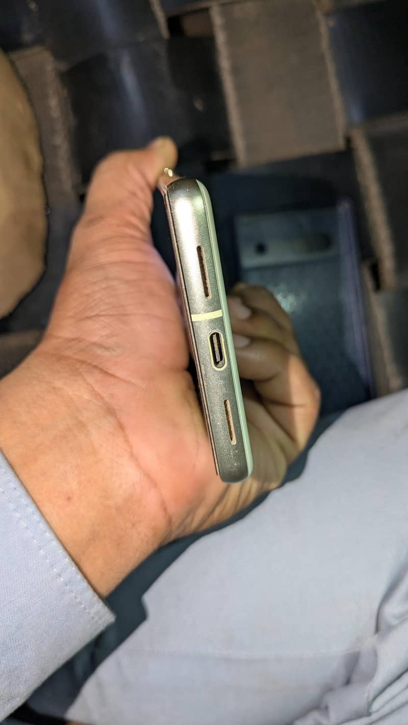 Google Pixel 7 4