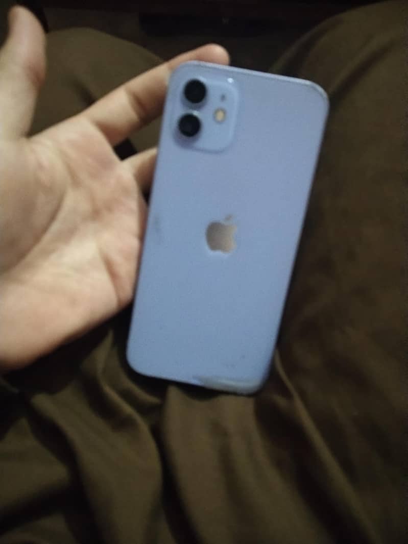 Apple iPhone 12 4