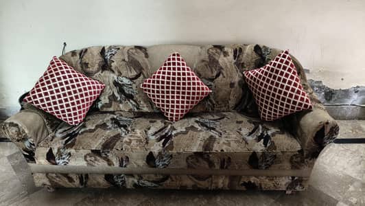 5 seater sofa with table