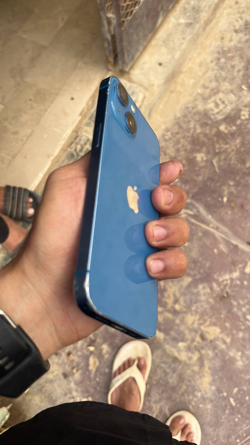 Apple iPhone 13 0