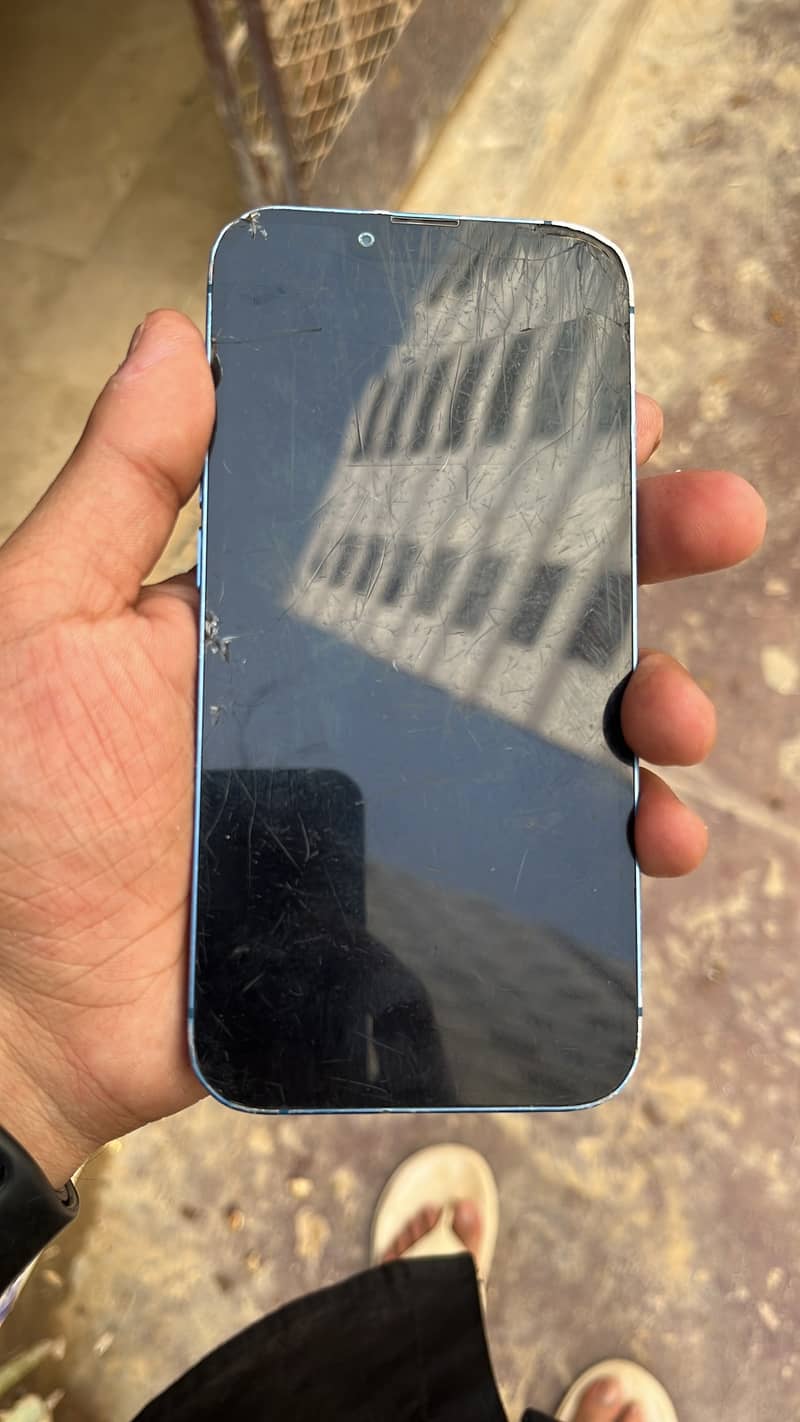 Apple iPhone 13 6