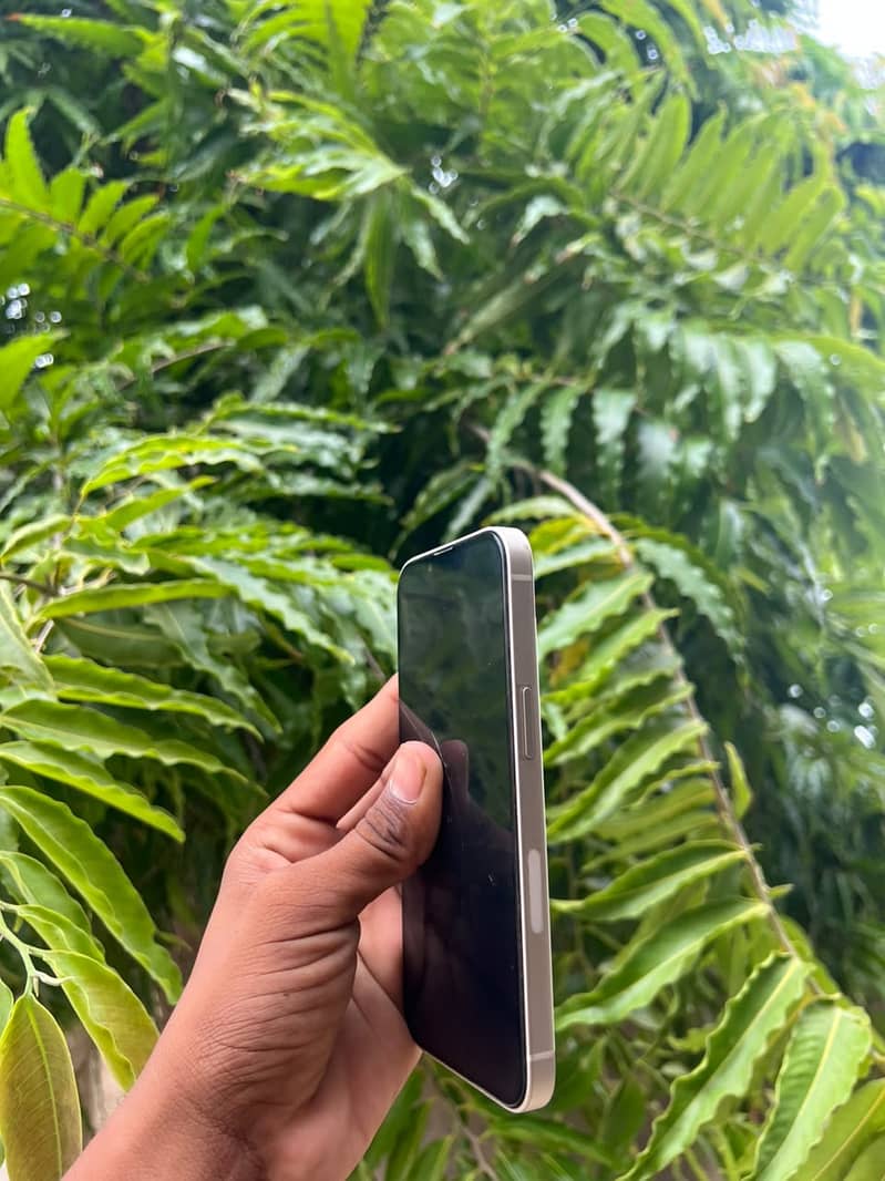 Apple iPhone 13 4
