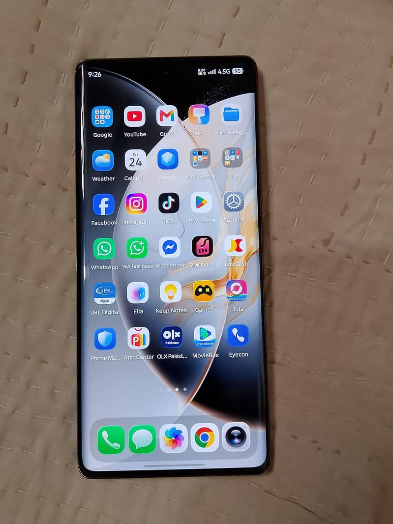Tecno CAMON 40 Pro 0