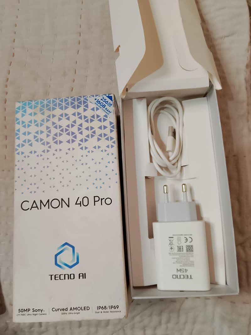 Tecno CAMON 40 Pro 1