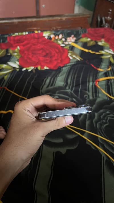 Apple iPhone XR converter 13 pro
