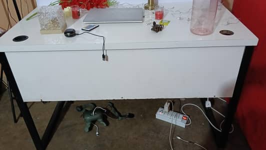 Premium White Office Table Or Study Table In Good Condition