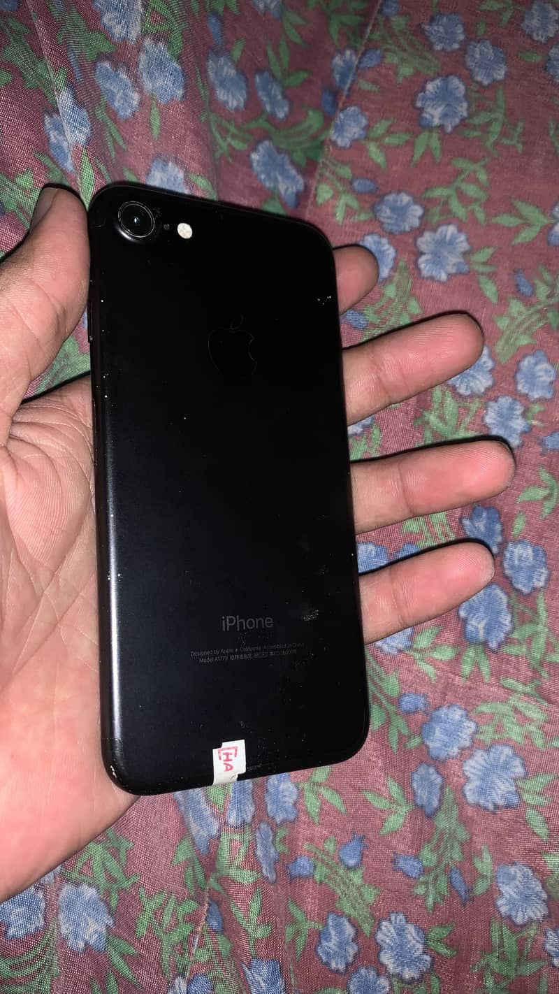 Apple iPhone 7 3