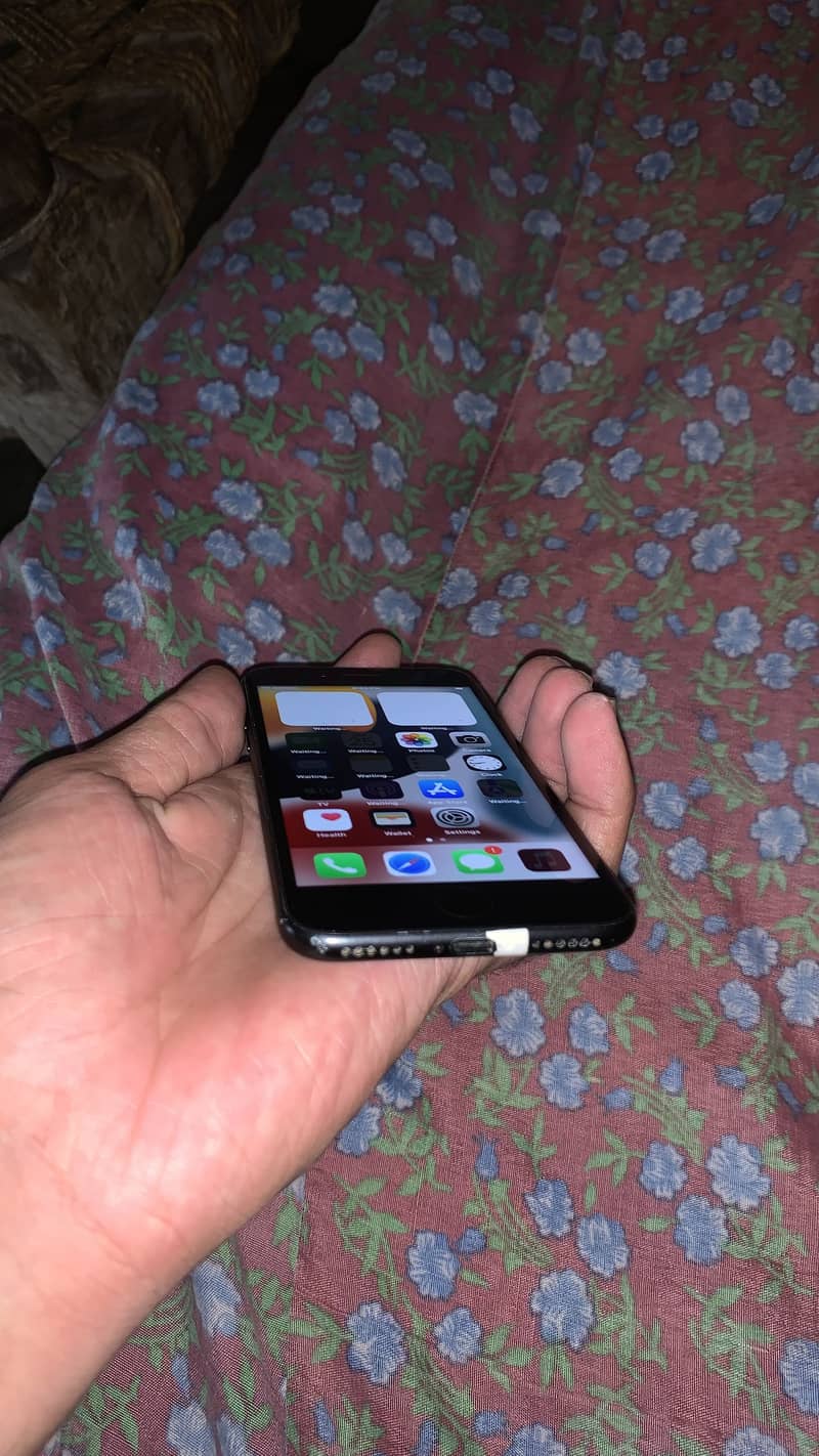 Apple iPhone 7 4