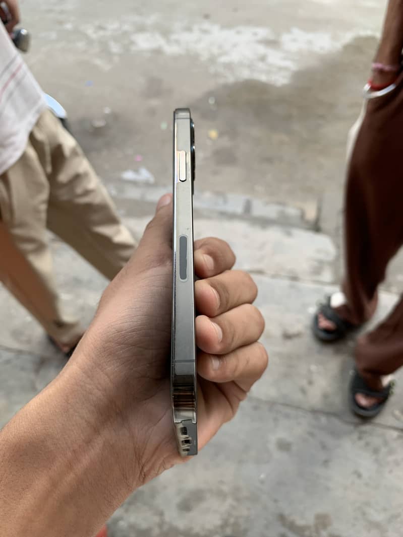 Apple iPhone 12 Pro 2