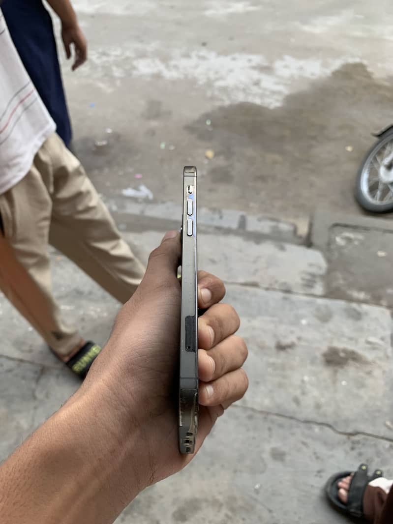 Apple iPhone 12 Pro 3