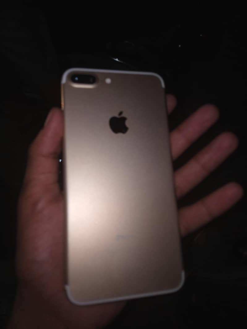 Apple iPhone 7 Plus 2