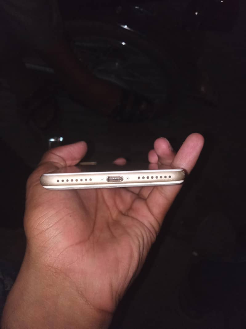 Apple iPhone 7 Plus 5