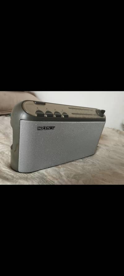 The Sony ICF-903L Vintage FM MW LW SW 4 Band