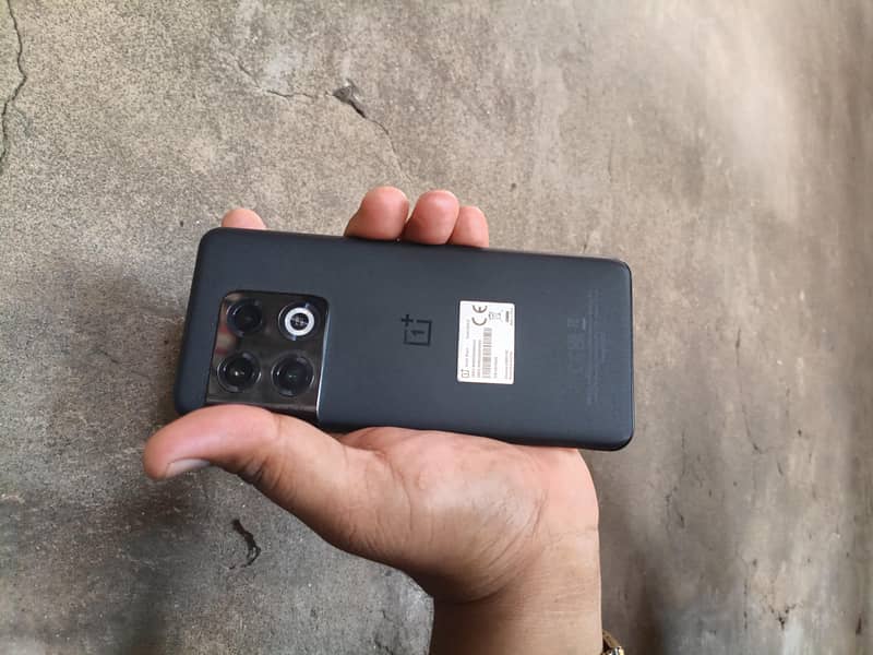 One Plus 10 Pro 1