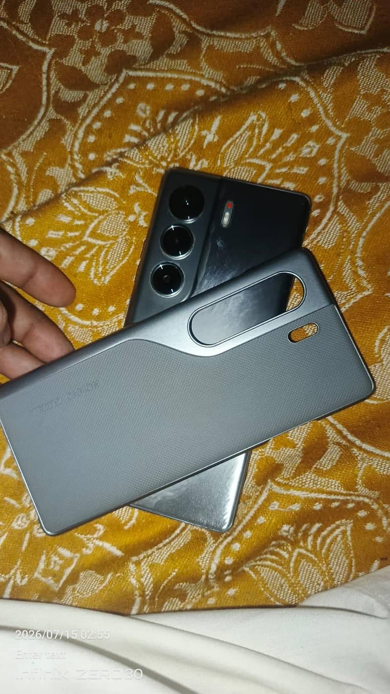 Tecno CAMON 40 Pro 1