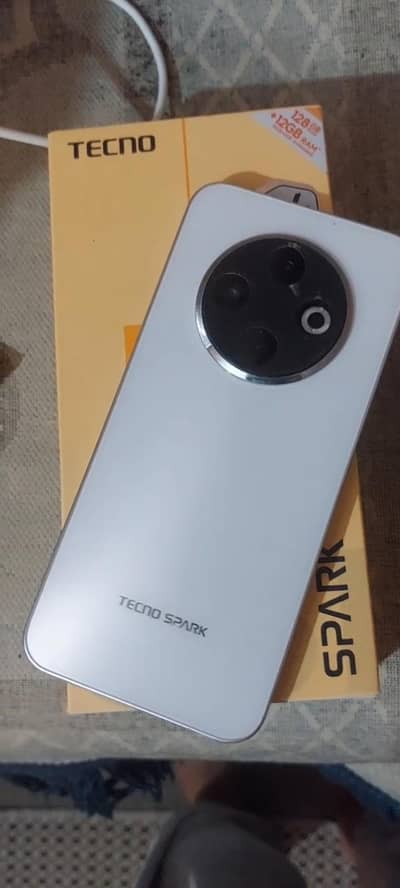 Tecno Spark 30 c