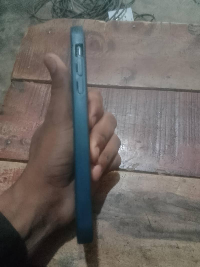 Apple iPhone 11 4