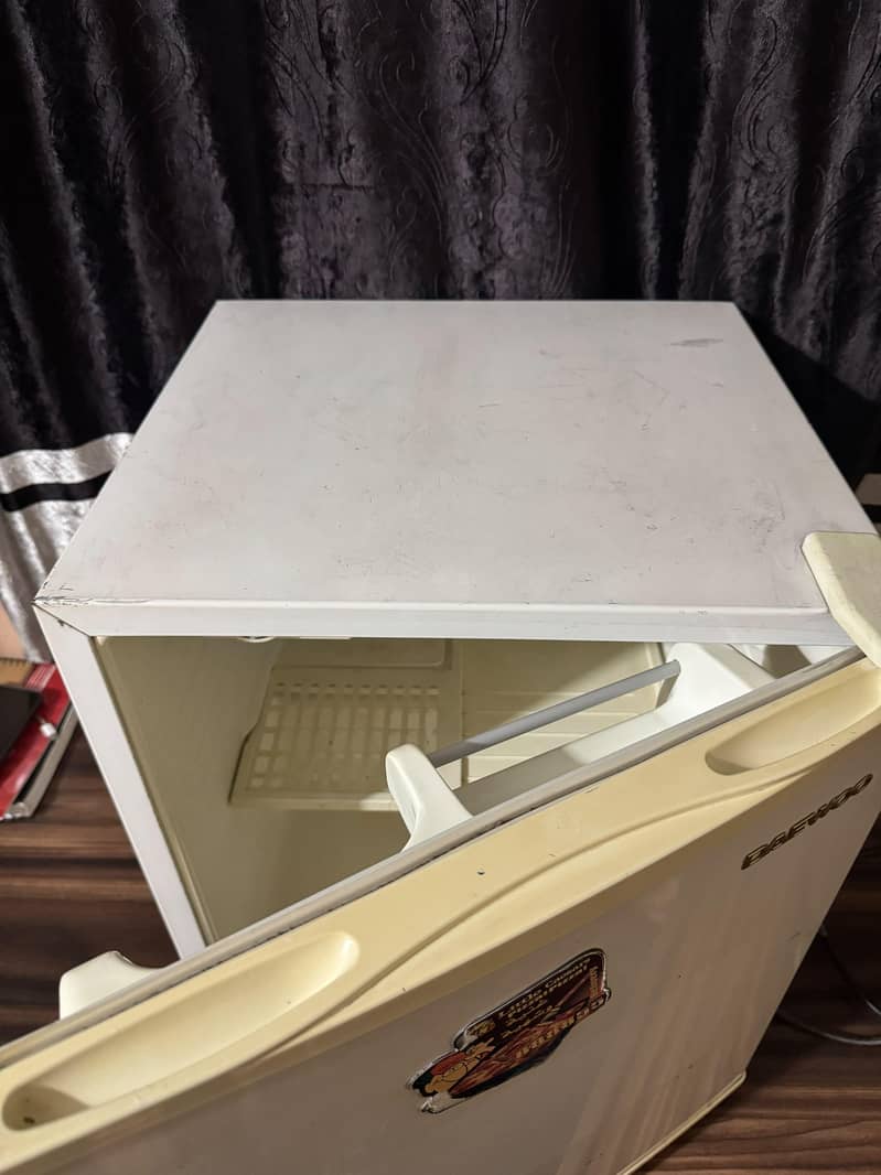 mini fridge 3