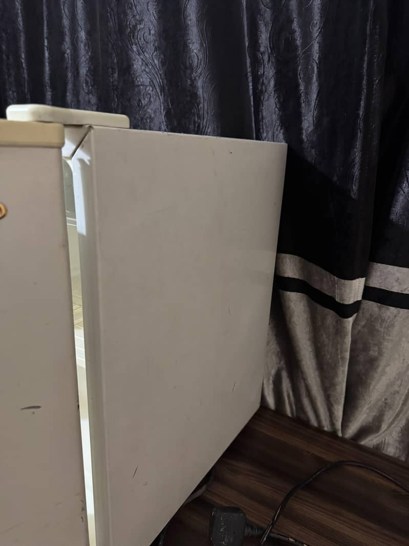 mini fridge 4