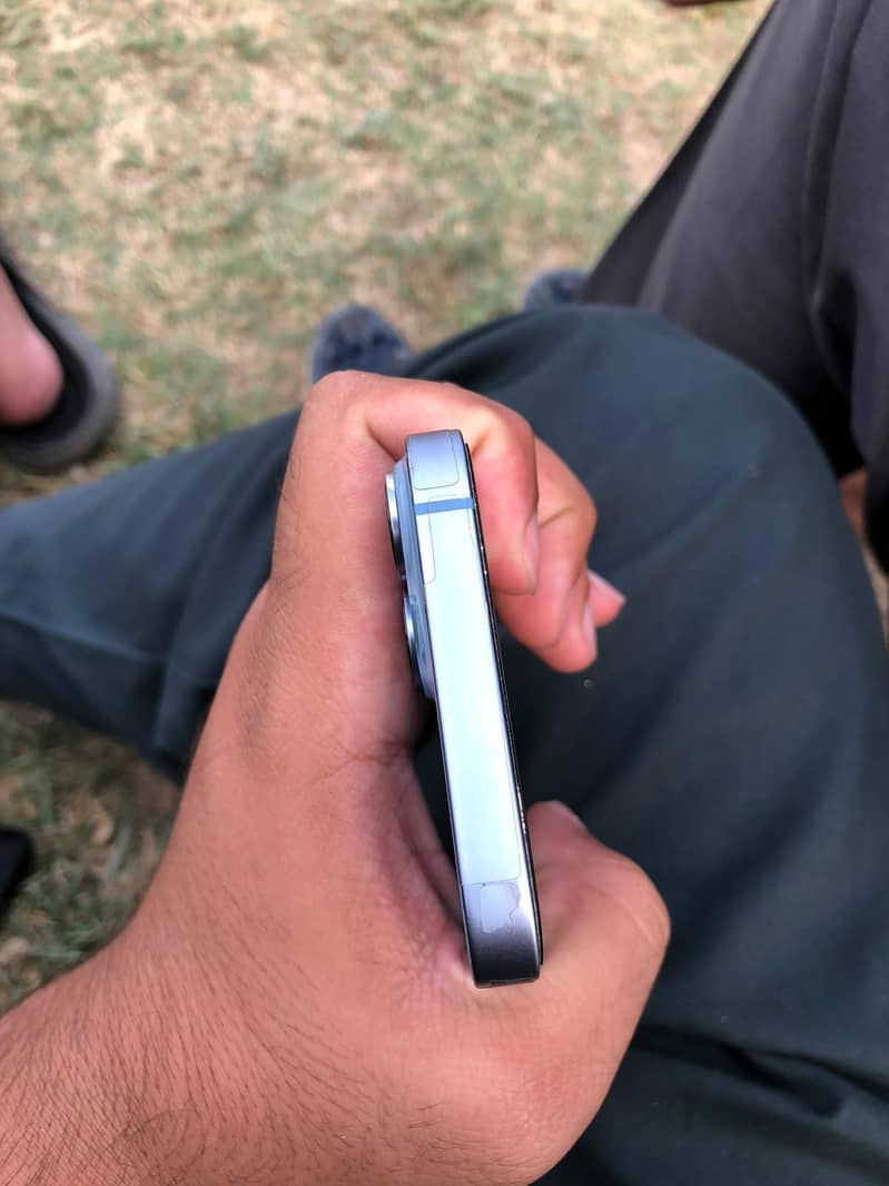 Apple iPhone 14 3
