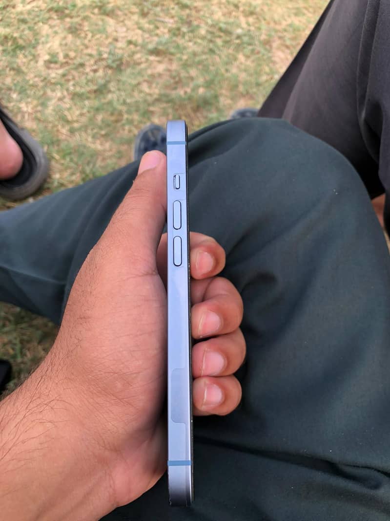 Apple iPhone 14 4