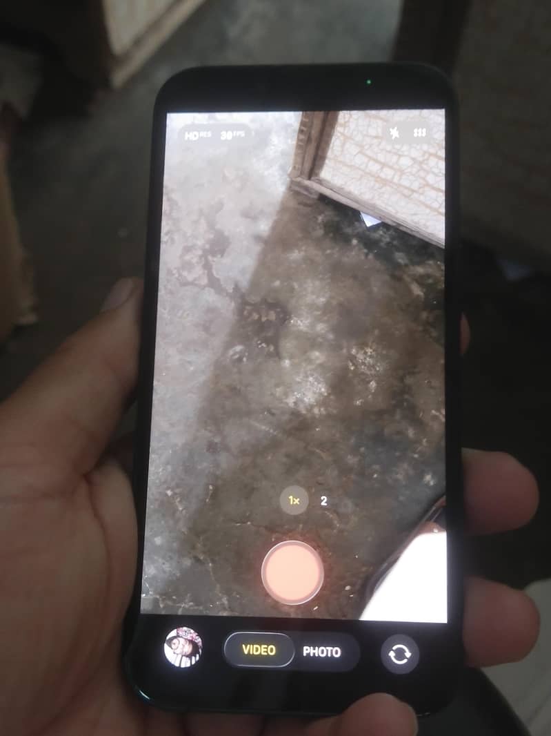 Apple iPhone 16e 8
