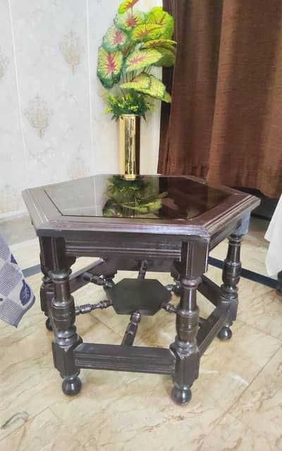 in a mint condition table
