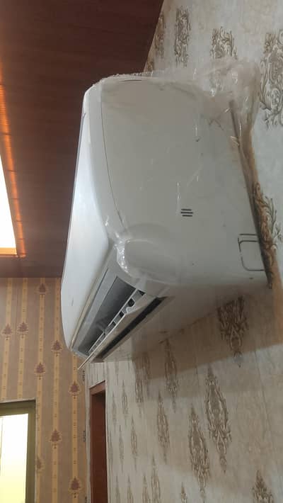 gree AC DC inverter T3 my WhatsApp number 03464645899