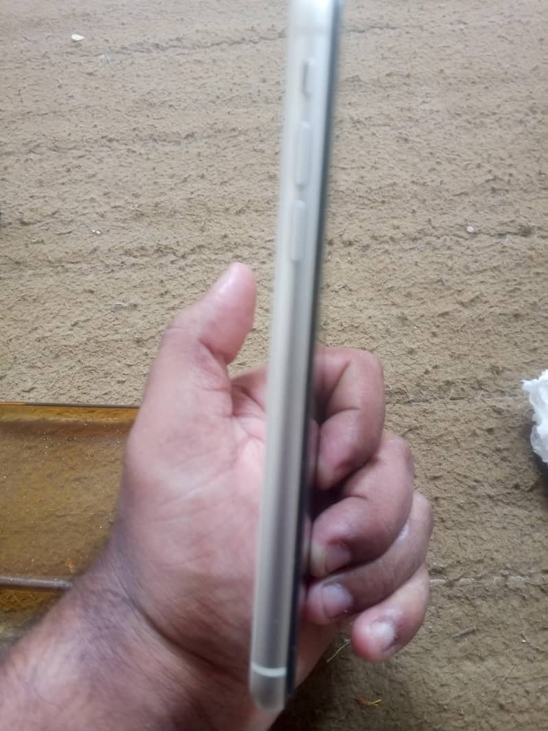 Apple iPhone 11 4