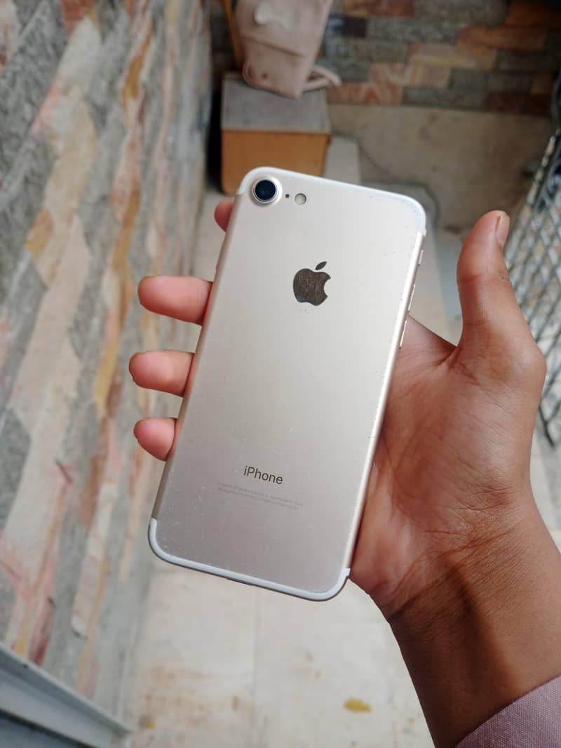 Apple iPhone 7 3