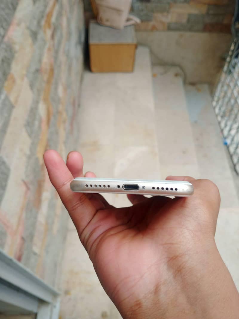 Apple iPhone 7 4