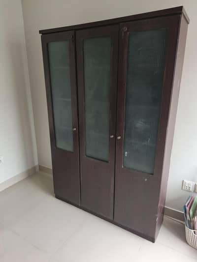 Wardrobe one piece closet almari shelf Raation used condition