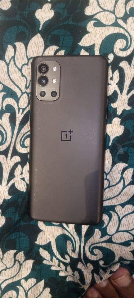 One Plus 9R 1