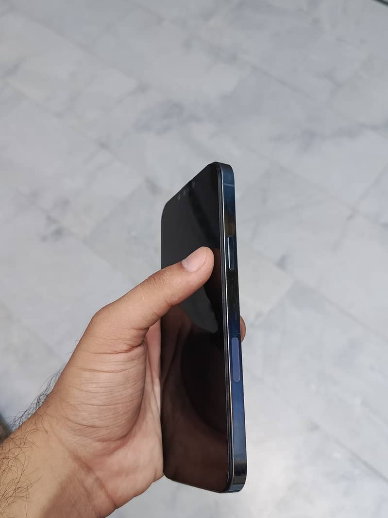 Apple iPhone 13 Pro Max 2
