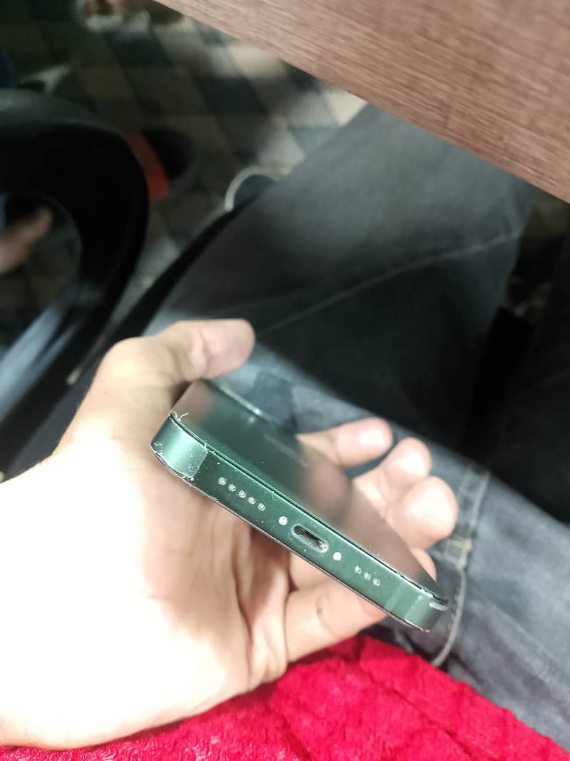 Apple iPhone 13 2