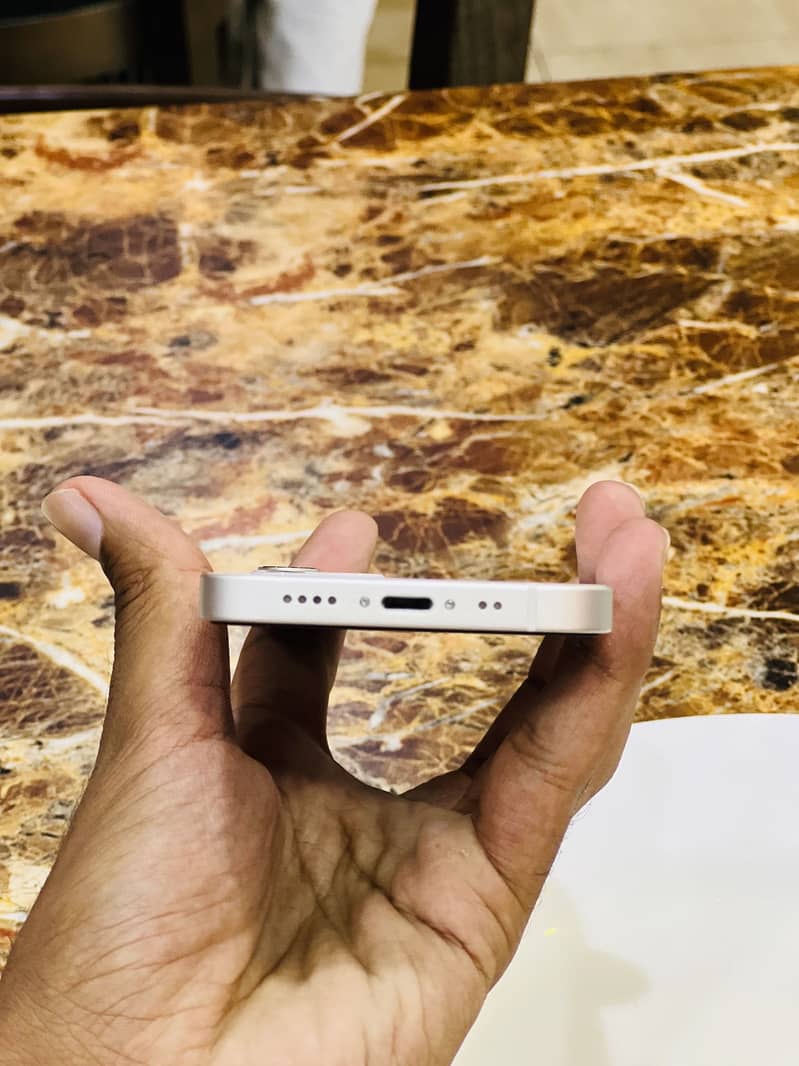 Apple iPhone 12 mini 0